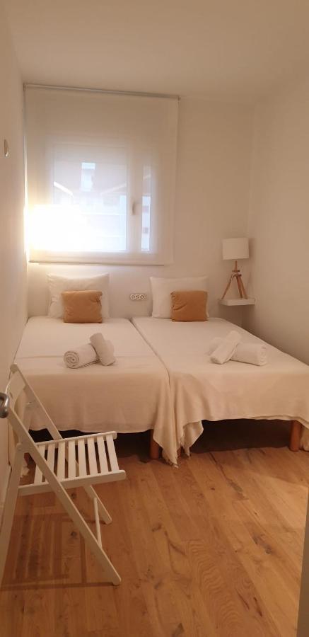 Apartamento Completo Con Piscina Terraza Vistas Del Mar Бадалона Екстериор снимка