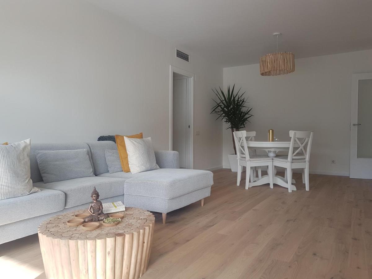 Apartamento Completo Con Piscina Terraza Vistas Del Mar Бадалона Екстериор снимка