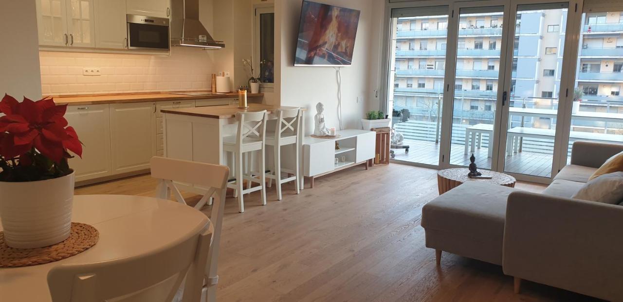 Apartamento Completo Con Piscina Terraza Vistas Del Mar Бадалона Екстериор снимка